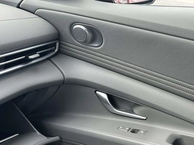 2024 Hyundai Elantra SEL 4DR Sedan