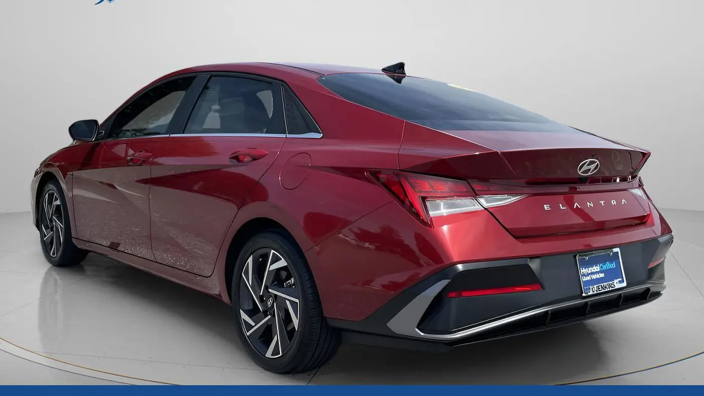 2024 Hyundai ELANTRA SEL