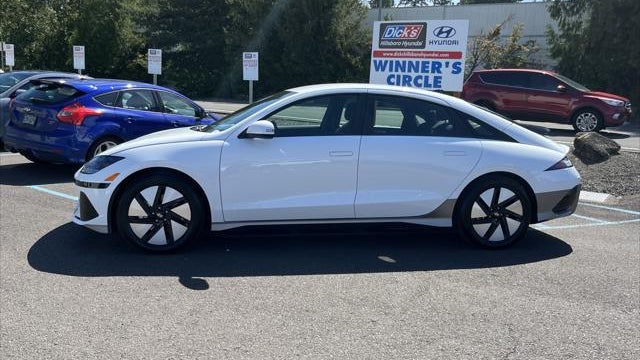 2025 Hyundai IONIQ 6 SE Standard Range