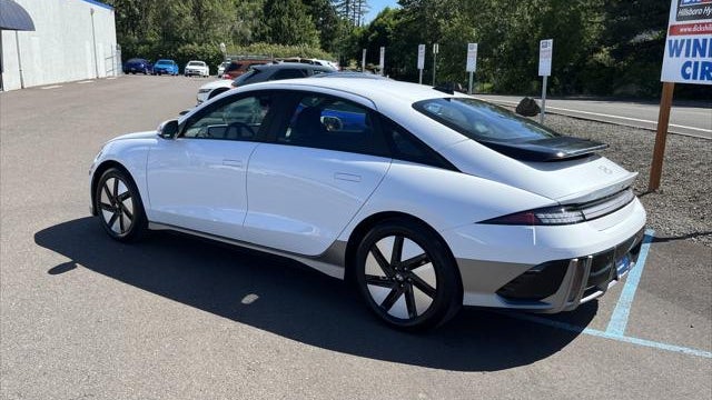 2025 Hyundai IONIQ 6 SE Standard Range