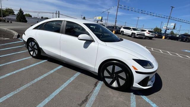 2025 Hyundai IONIQ 6 SE Standard Range