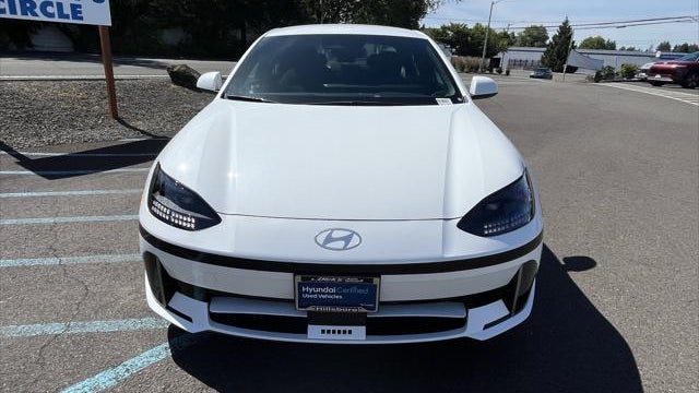 2025 Hyundai IONIQ 6 SE Standard Range
