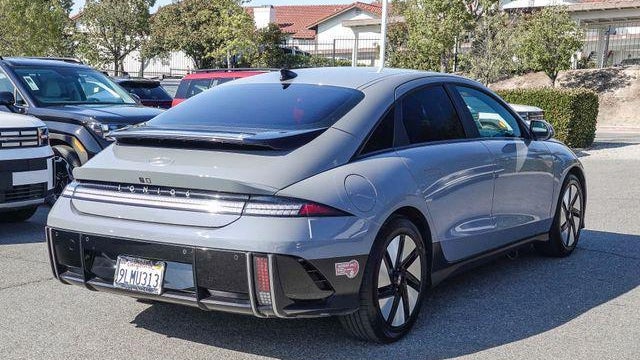 2024 Hyundai IONIQ 6 SE Standard Range