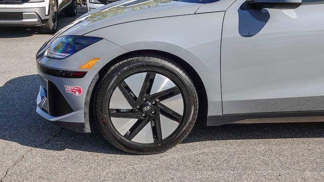 2024 Hyundai IONIQ 6 SE Standard Range