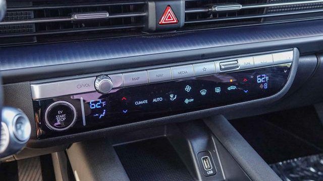 2024 Hyundai IONIQ 6 SE Standard Range