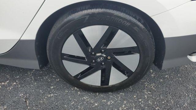 2024 Hyundai IONIQ 6 SE