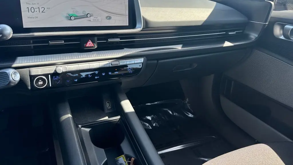 2024 Hyundai IONIQ 6 SE