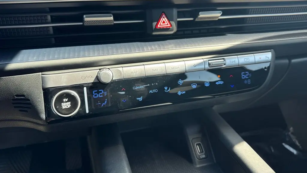 2024 Hyundai IONIQ 6 SE