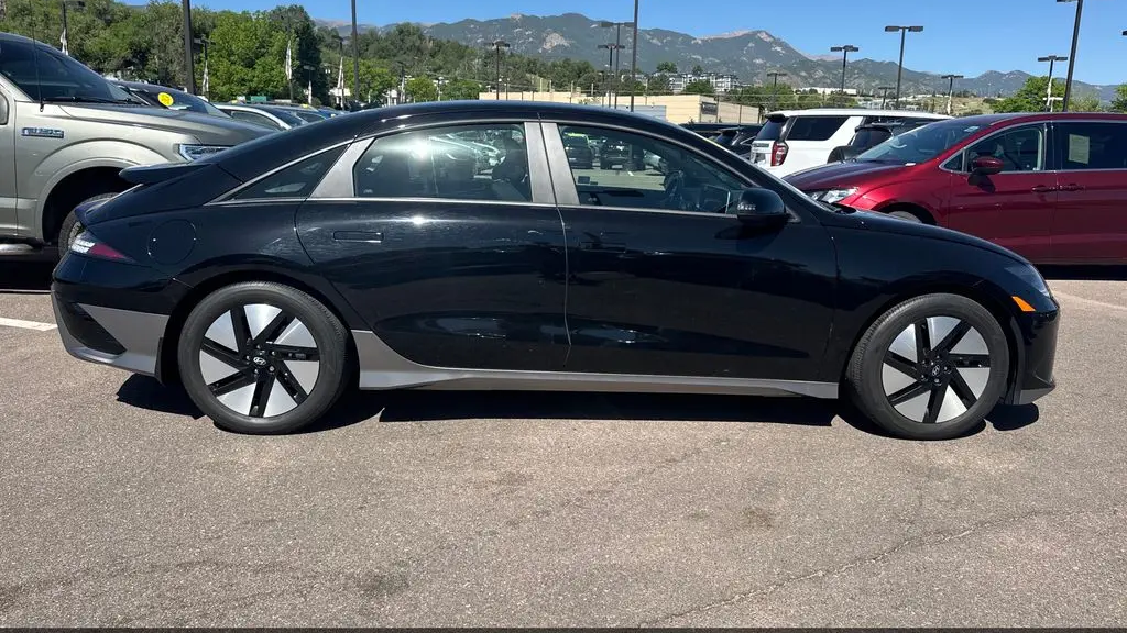 2024 Hyundai IONIQ 6 SE