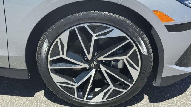 2025 Hyundai IONIQ 6 SEL