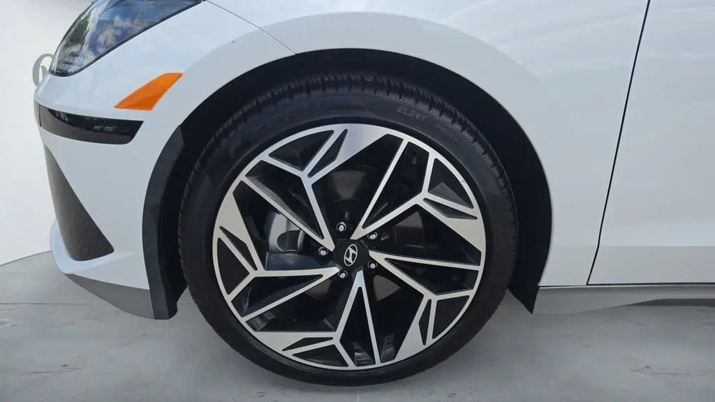 2025 Hyundai IONIQ 6 SEL