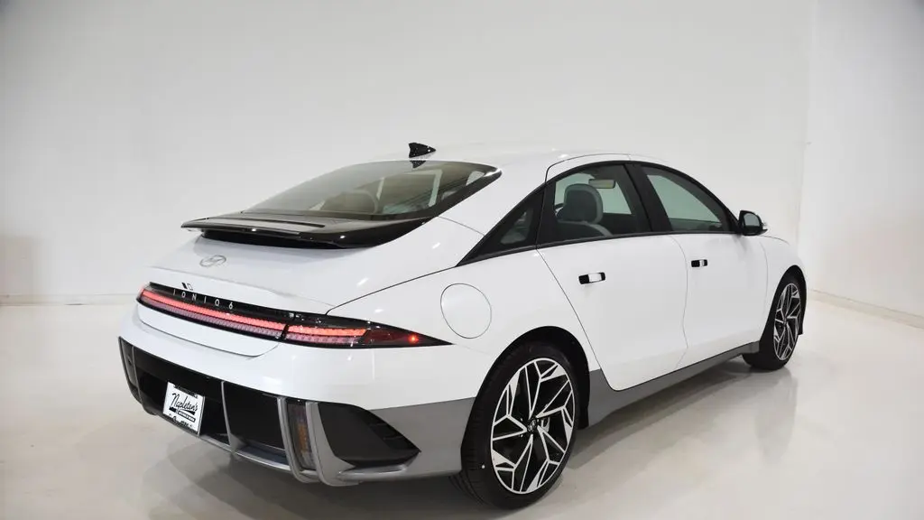 2025 Hyundai IONIQ 6 SEL