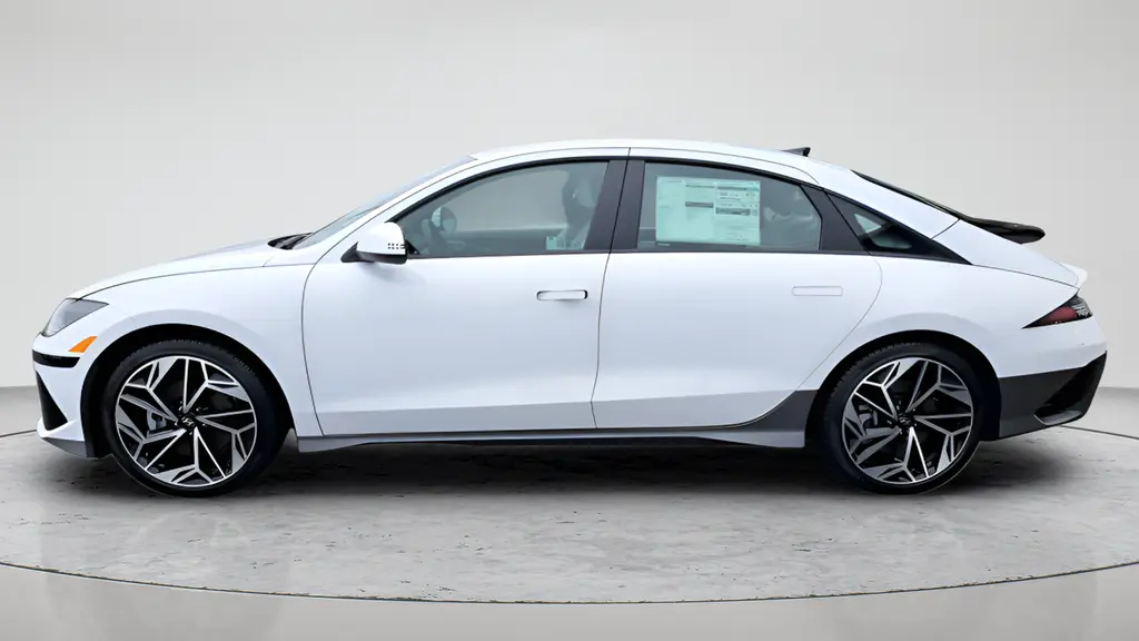 2025 Hyundai IONIQ 6 SEL