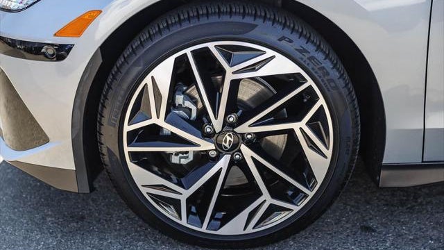 2024 Hyundai IONIQ 6 Limited