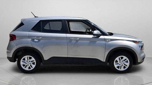 2025 Hyundai VENUE SE