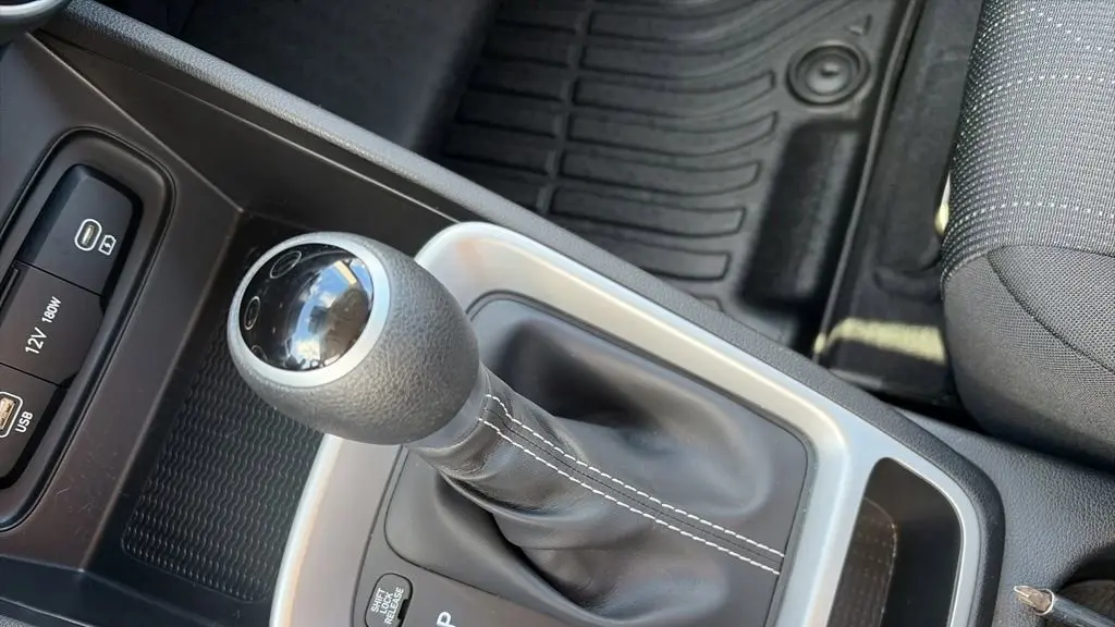 2025 Hyundai VENUE SE