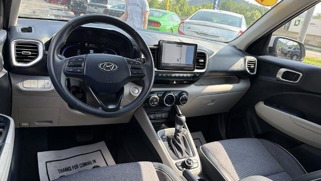 2025 Hyundai VENUE SEL