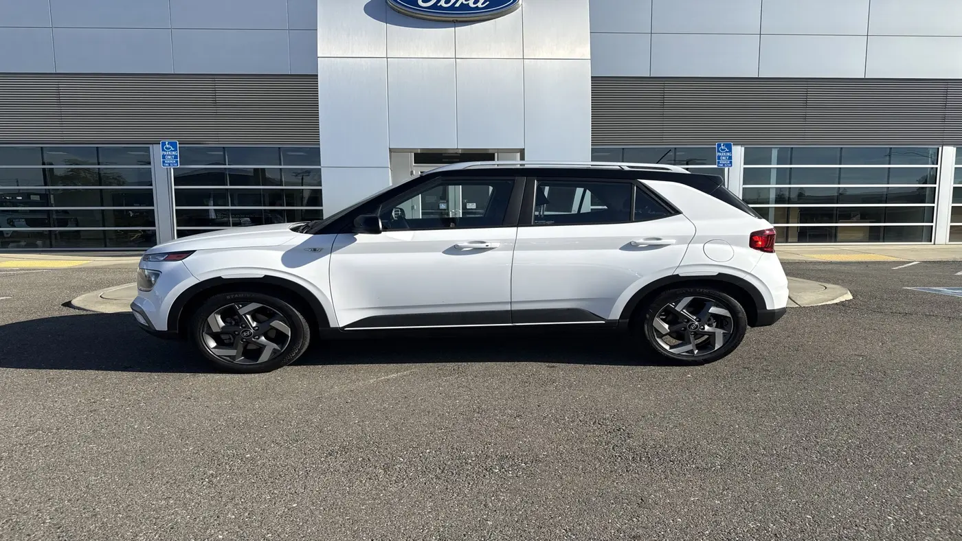2023 Hyundai VENUE SEL
