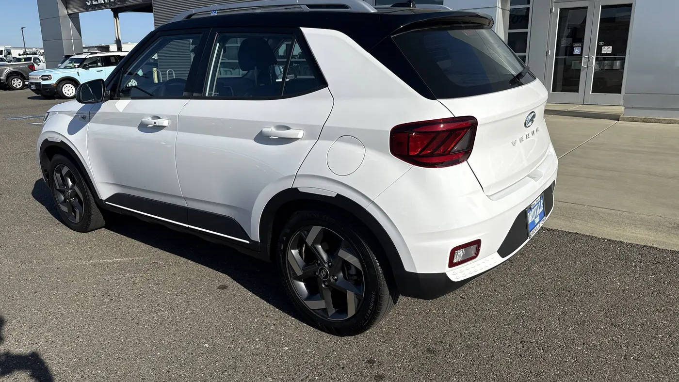 2023 Hyundai VENUE SEL