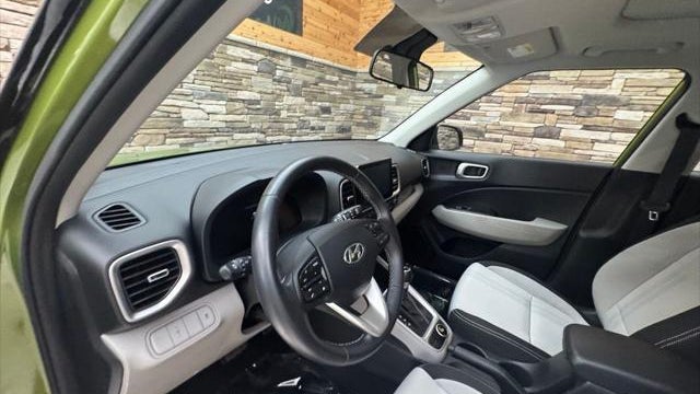 2023 Hyundai VENUE SEL