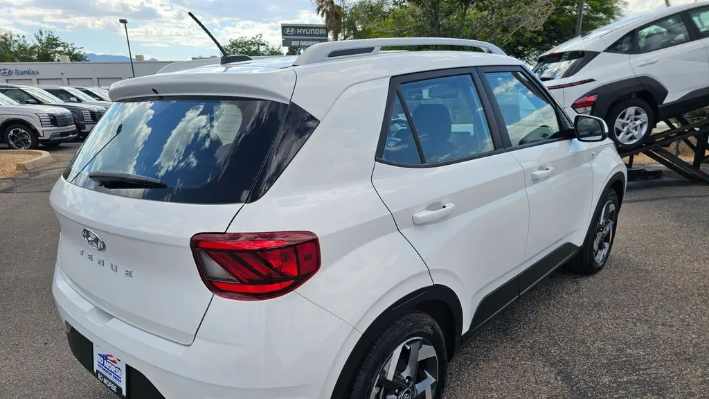 2023 Hyundai VENUE SEL