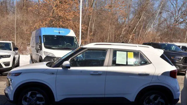 2024 Hyundai VENUE SEL