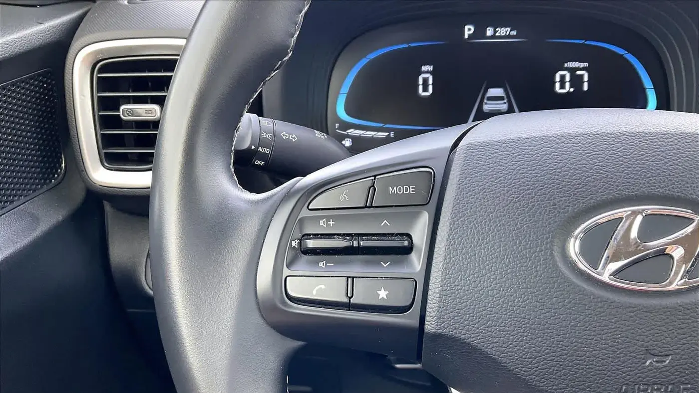 2025 Hyundai VENUE SEL