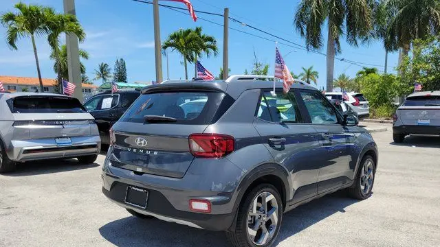 2025 Hyundai VENUE SEL