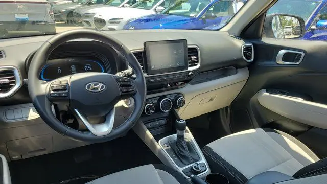2025 Hyundai VENUE SEL