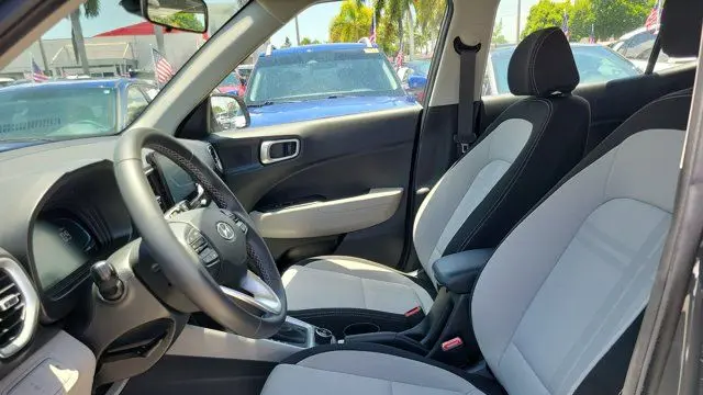 2025 Hyundai VENUE SEL
