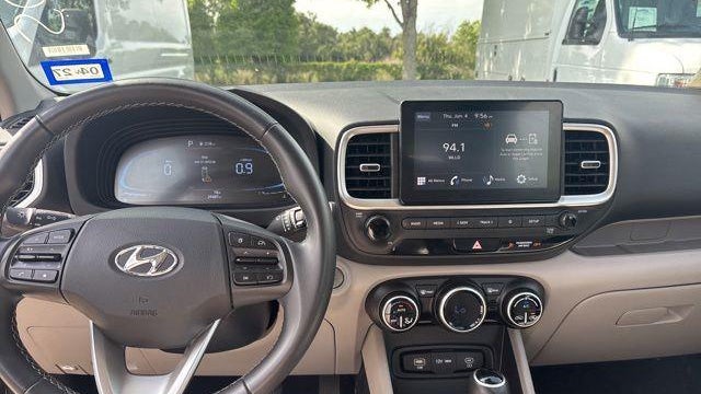 2025 Hyundai VENUE SEL