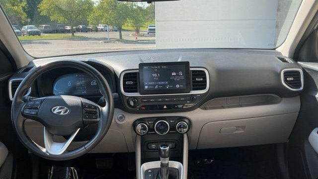 2024 Hyundai VENUE SEL