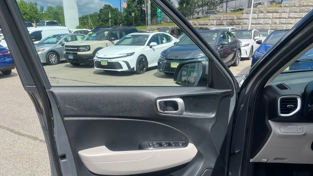 2024 Hyundai VENUE SEL