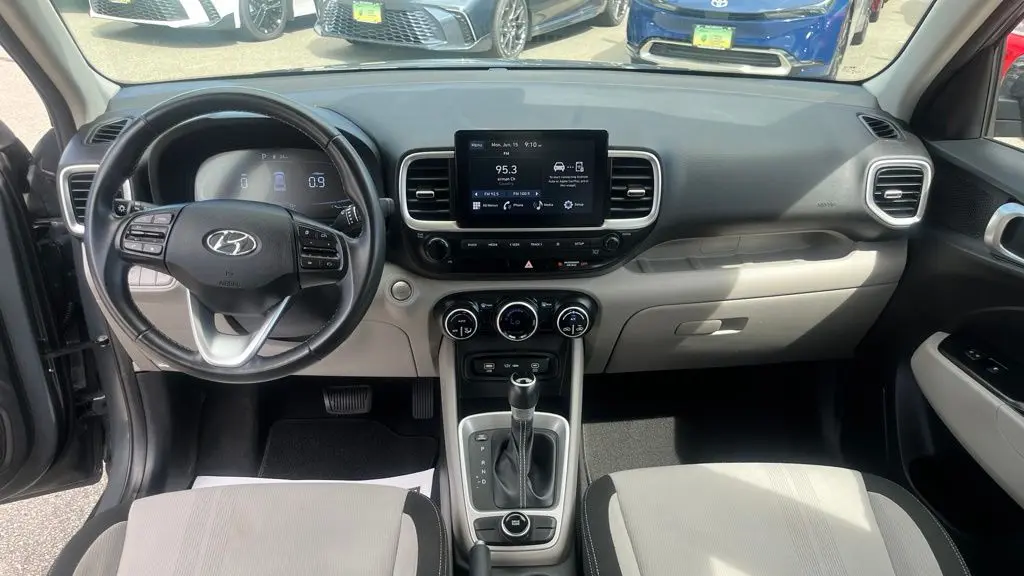 2024 Hyundai VENUE SEL
