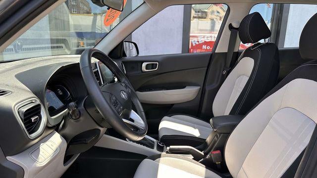 2025 Hyundai VENUE SEL
