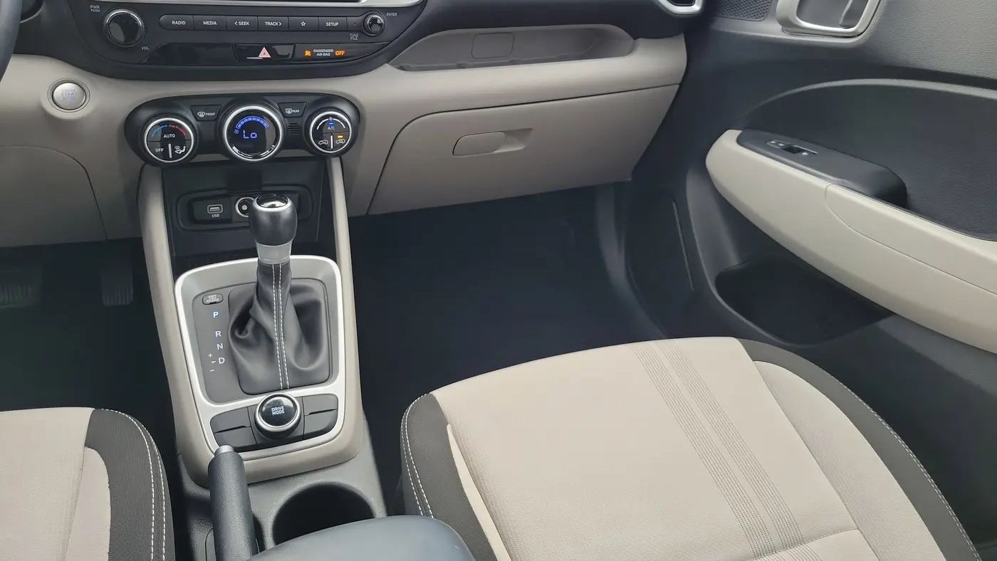 2025 Hyundai VENUE SEL