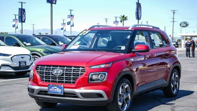 2025 Hyundai VENUE SEL
