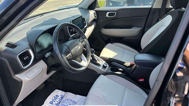 2023 Hyundai VENUE SEL