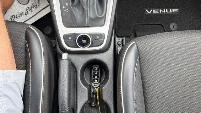 2022 Hyundai VENUE SEL