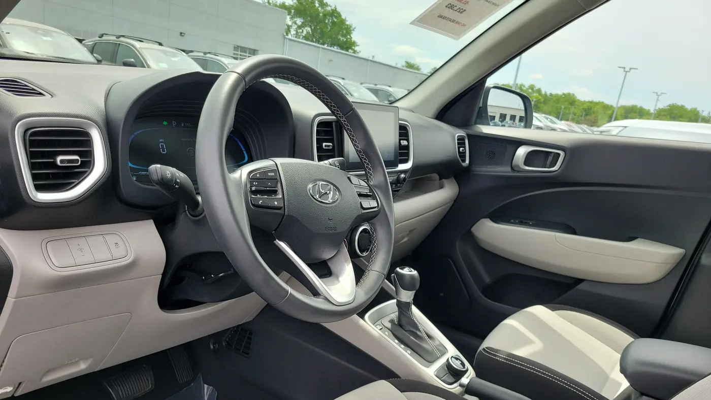 2025 Hyundai VENUE SEL