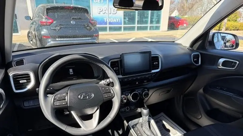 2025 Hyundai VENUE SEL