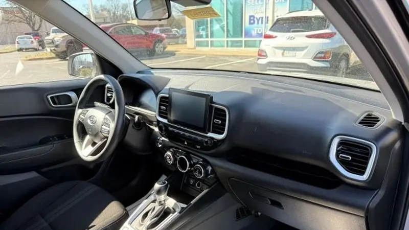 2025 Hyundai VENUE SEL