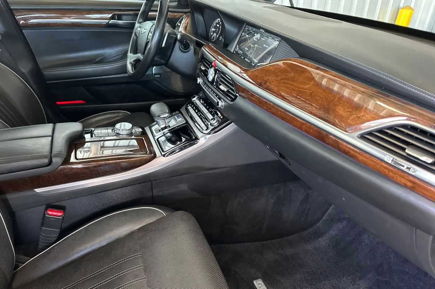 2019 Genesis G90 - $24,706