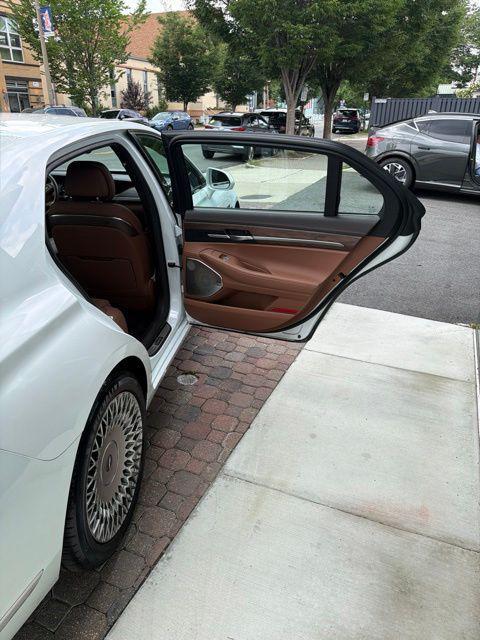 2020 Genesis G90 - $35,000