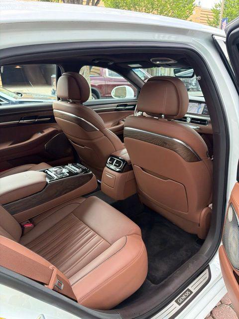 2020 Genesis G90 - $35,000