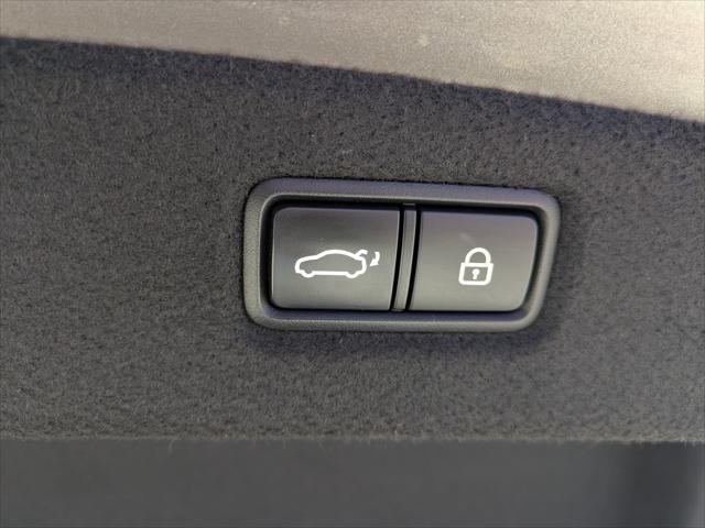 2021 Genesis G90 - $39,654