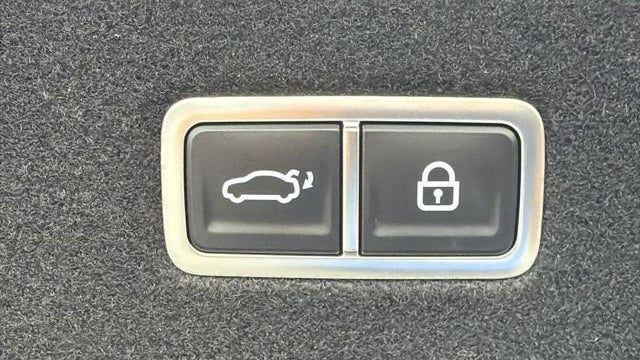 2023 Genesis G90 3.5T e-Supercharger