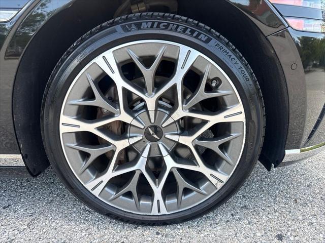 2025 Genesis G90 - $73,599
