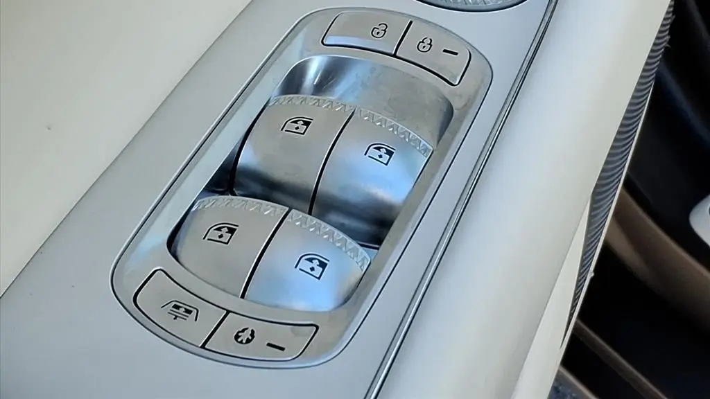 2023 Genesis G90 3.5T e-Supercharger