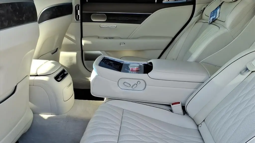 2023 Genesis G90 3.5T e-Supercharger